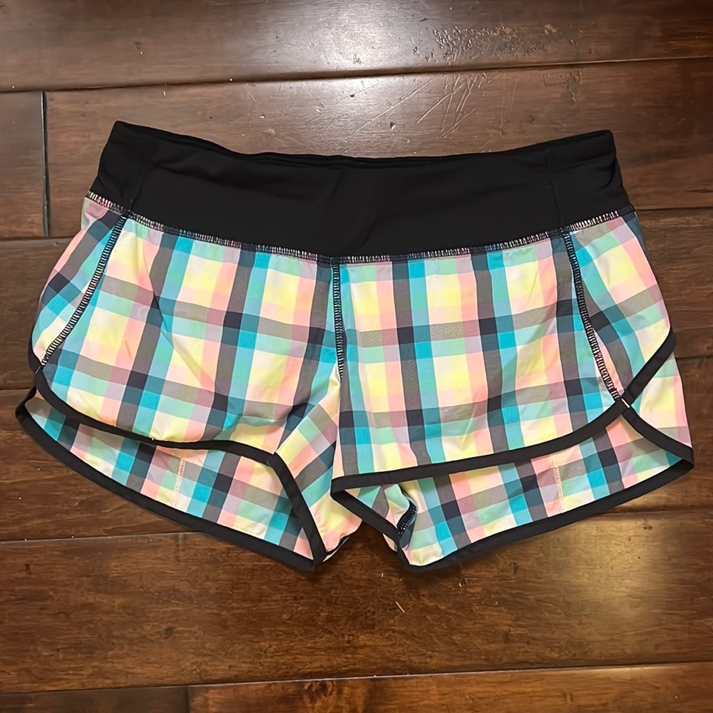 Lululemon size 6 running short